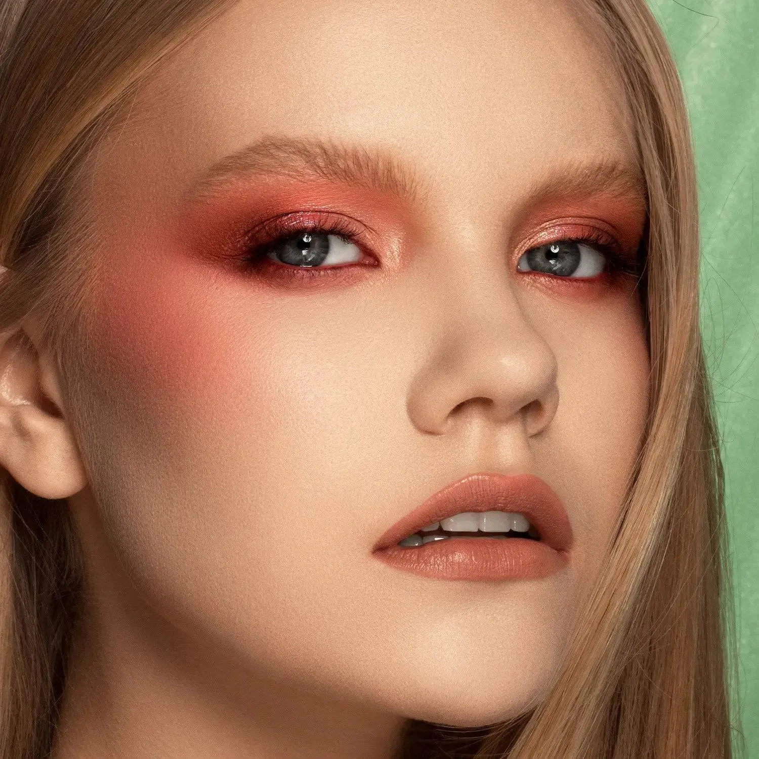 CORAL EYESHADOW PALETTE