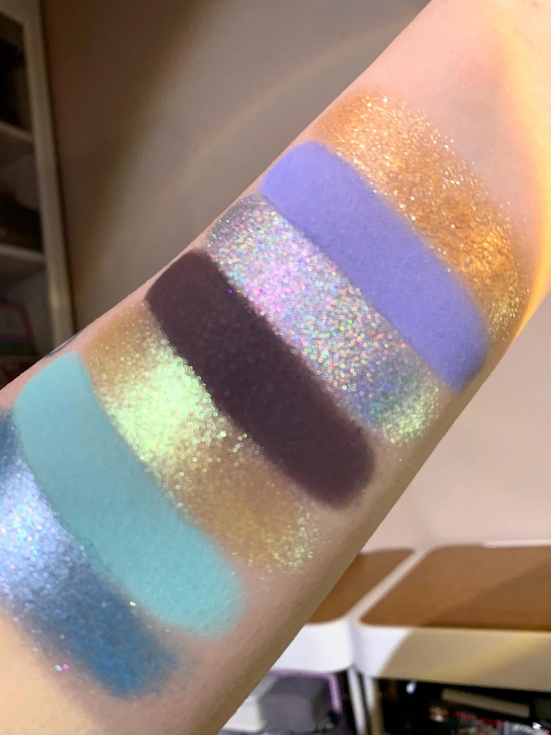 Narimi "Back to the 90s" Eyeshadow Palette - #11 Pegasus Knight (Gilded Gold)