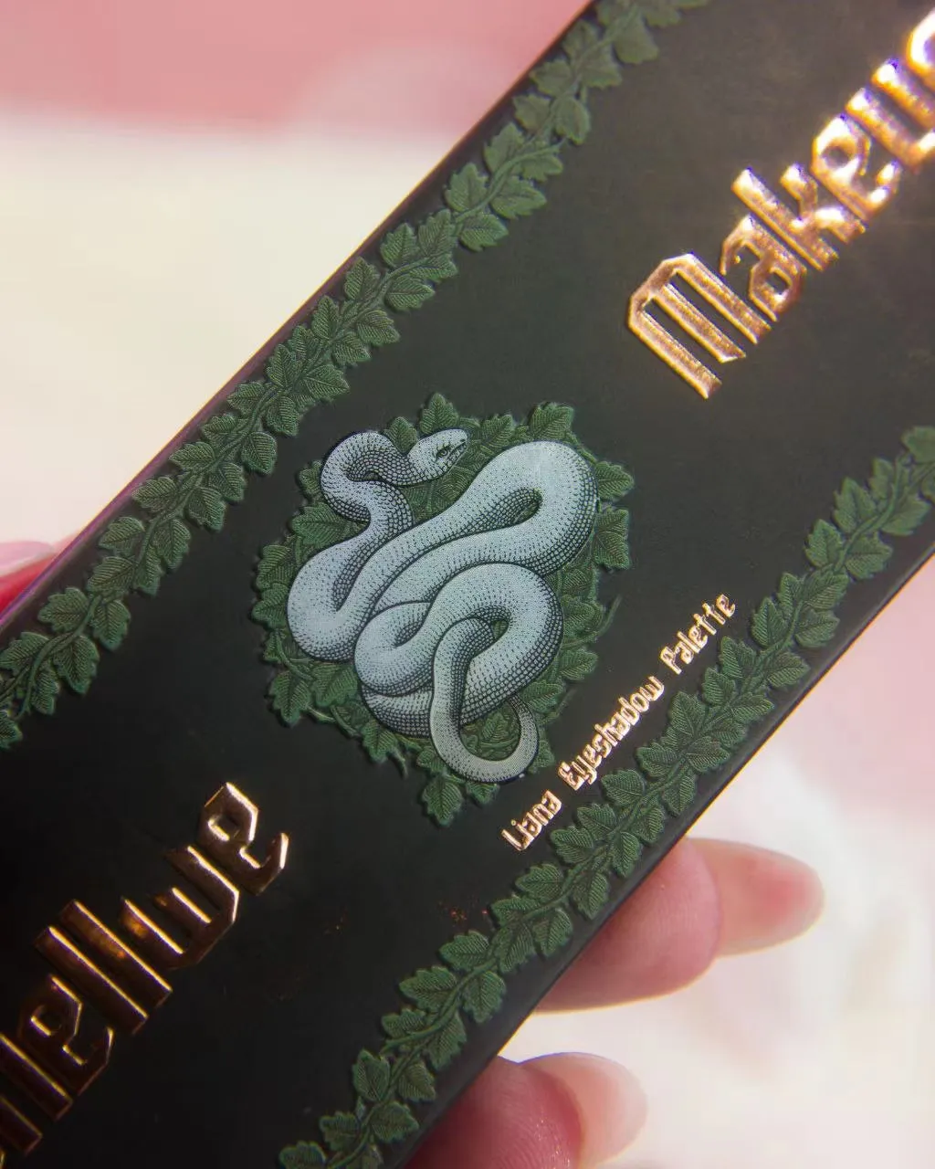 Shellwe Makeup Liana Matte-Satin Shimmer Chameleon Green Eyeshadow Palette
