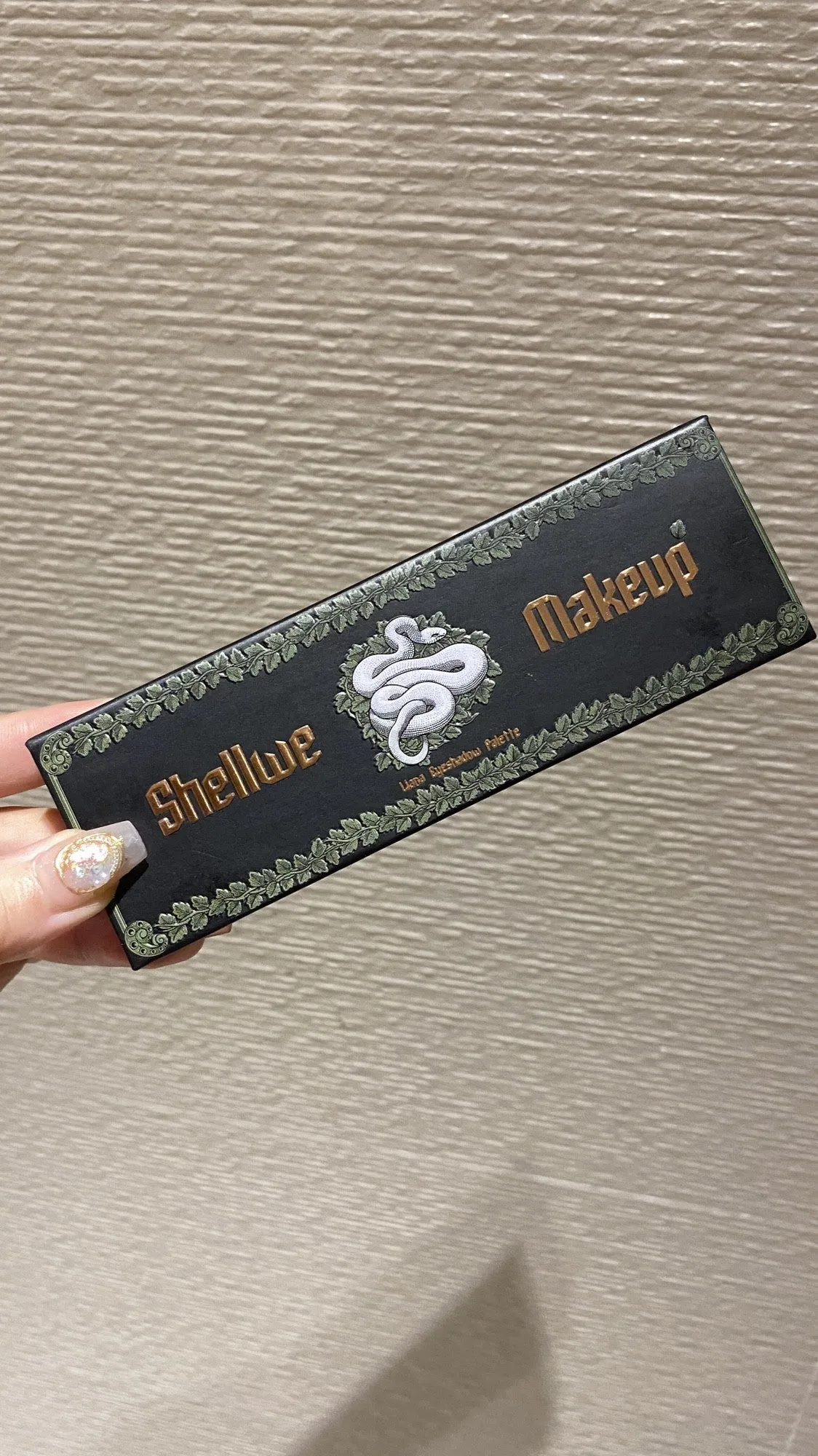 Shellwe Makeup Liana Matte-Satin Shimmer Chameleon Green Eyeshadow Palette